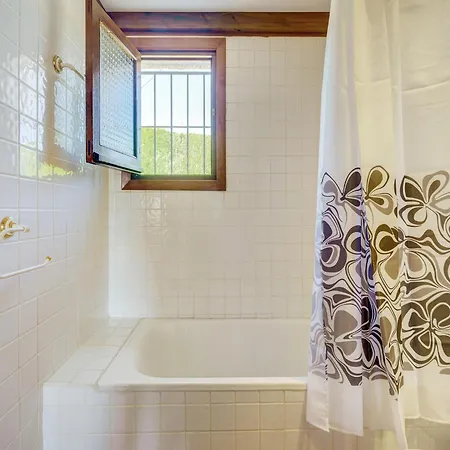 Sunny Family Villa, *